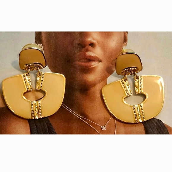Vintage Signed Berebi Earrings Cream and Gold Tone enamel earrings - Picture 1 of 6